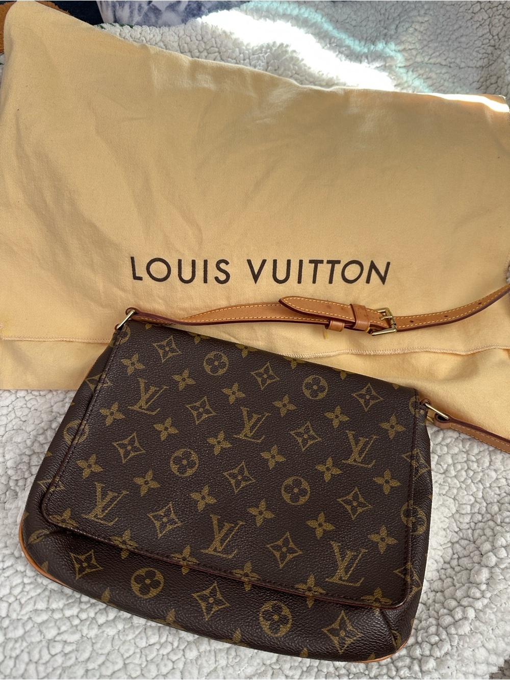 Louis Vuitton Musette Tango
Monogram Shoulder Bag - vintage - Picture 4 of 16